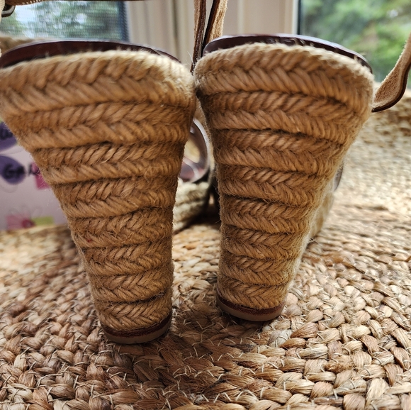 Christian Louboutin Copper Brown Metallic SZ 40. Pre Loved - Picture 3 of 8